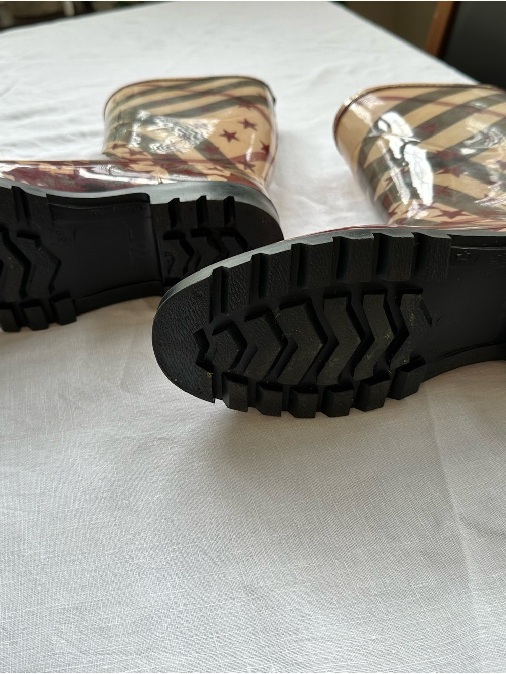 Burberry Maroon and Cream House Check and Star-Print Rain Boots - Picture 7 of 7